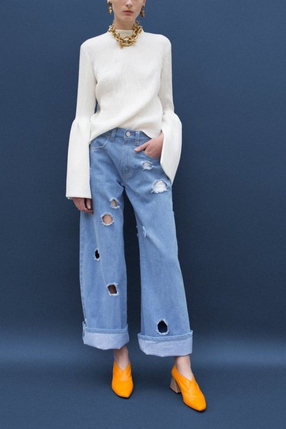 rejina-pyo-hole-jeans