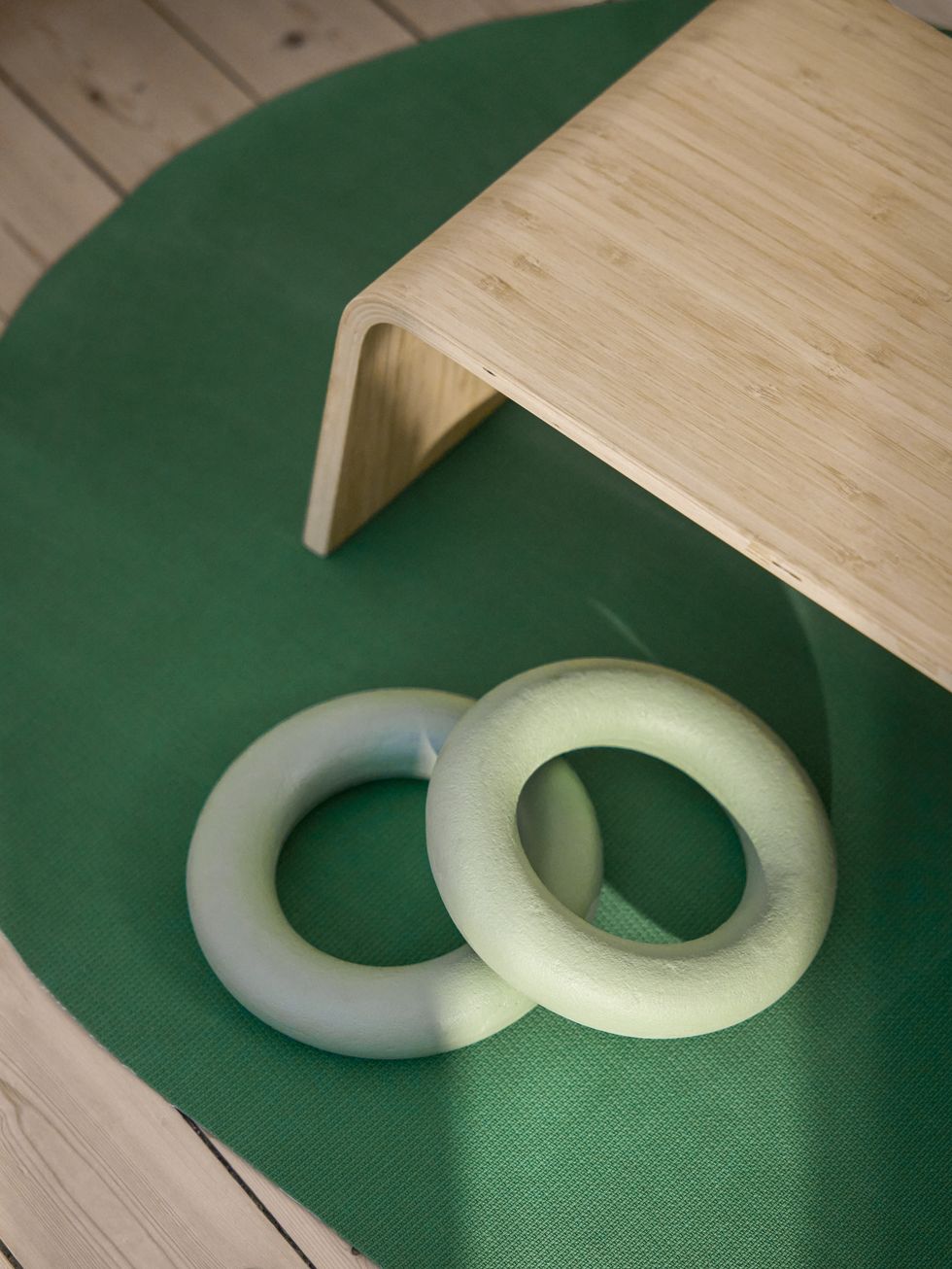 ring-shaped dumbbell weights