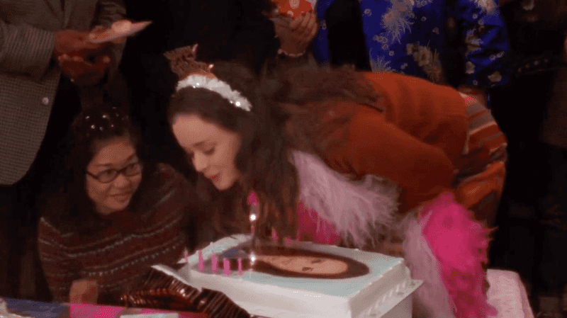rory gilmore birthday dress Rory Wears a Tiara, Perfect Chaos Ensues