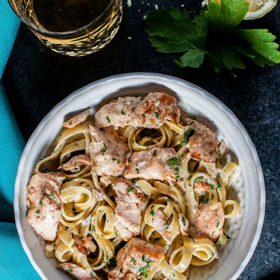 Salmon Pasta With a Creamy Garlic Sauce
