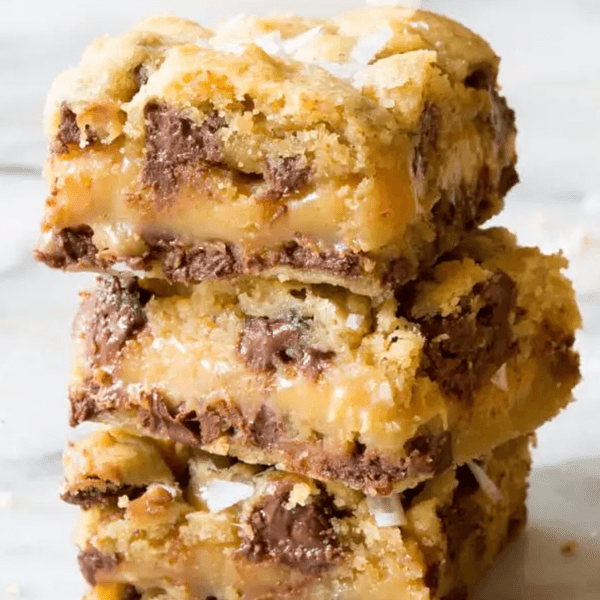 Salted Caramel Chocolate Chip Cookie Bars