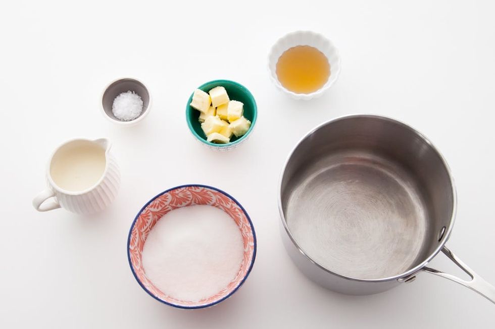 saltedcaramelapplepie_01