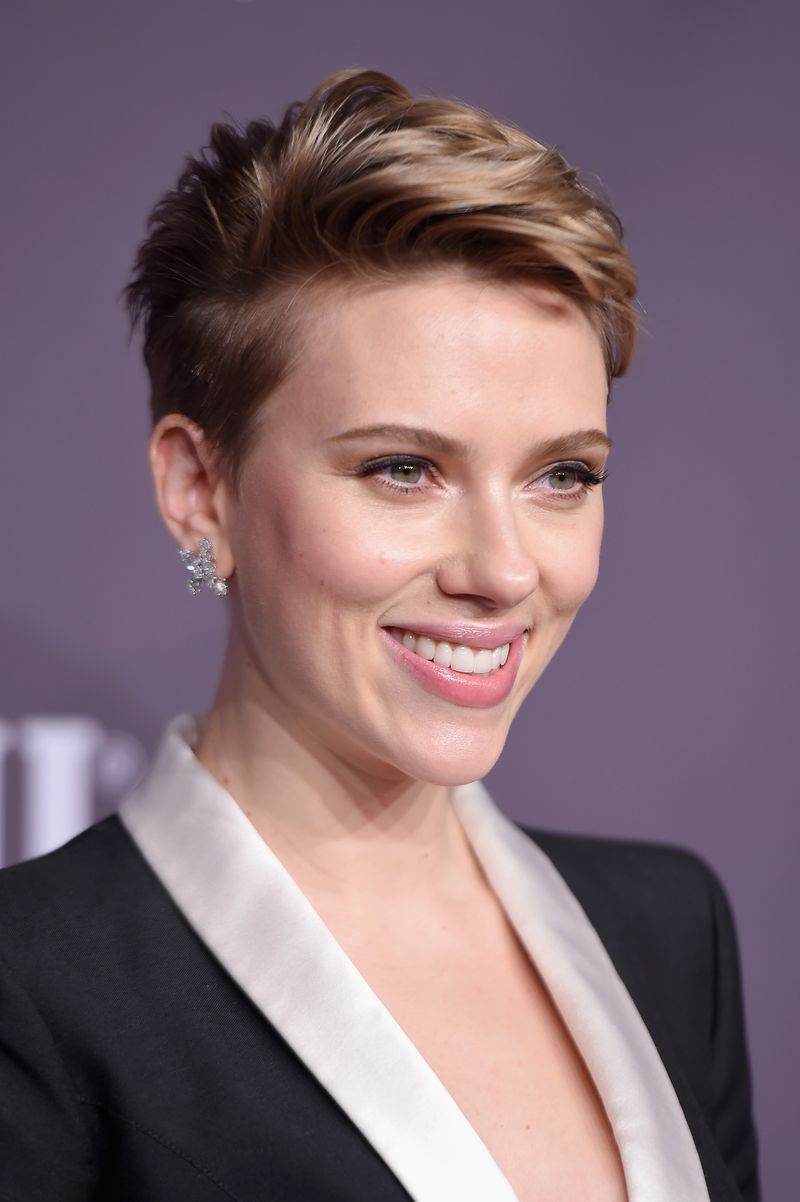 Short Haircuts For Women That Look Flattering On Everyone - Brit + Co, image size:800x1202