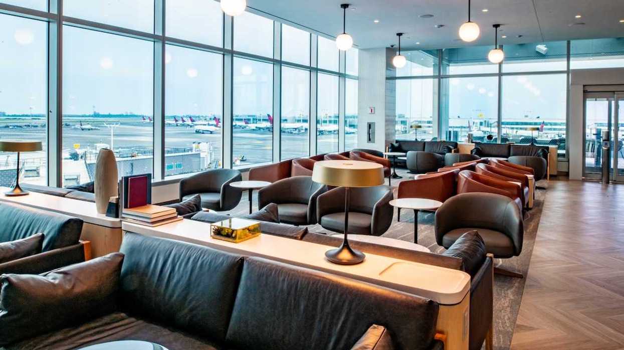 seating in the sky club at jfk airport