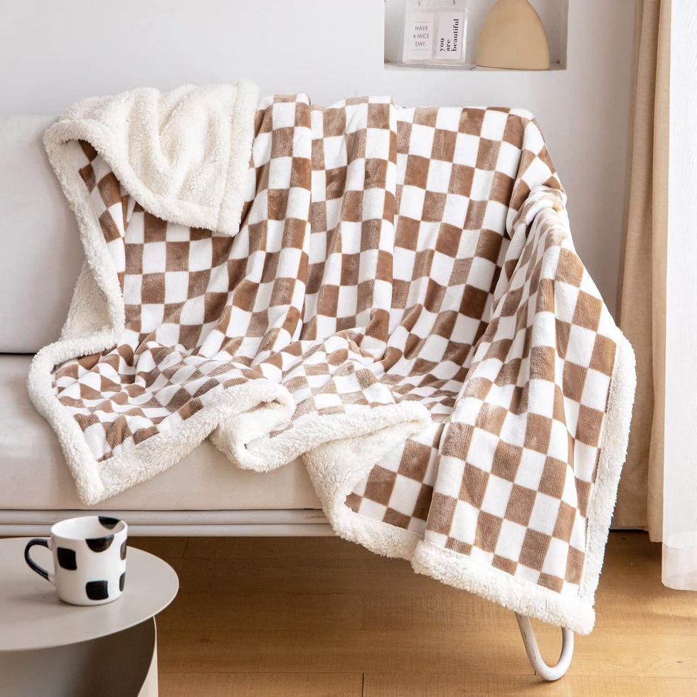 sherpa fleece throw blanket