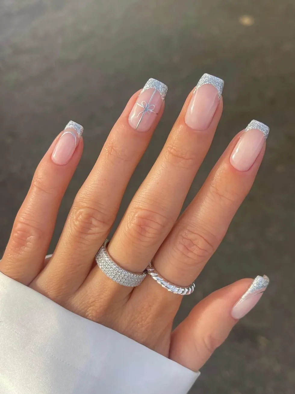 silver gift wrap nails