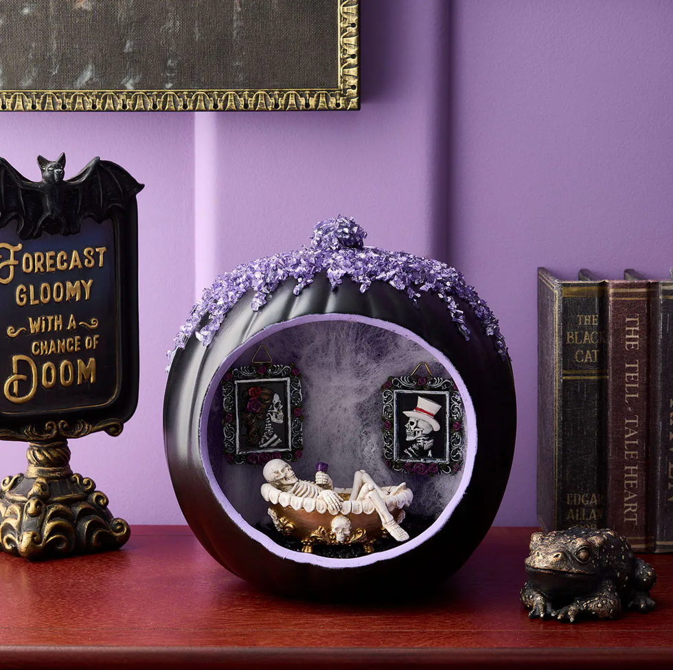 Skeleton Diorama Pumpkin