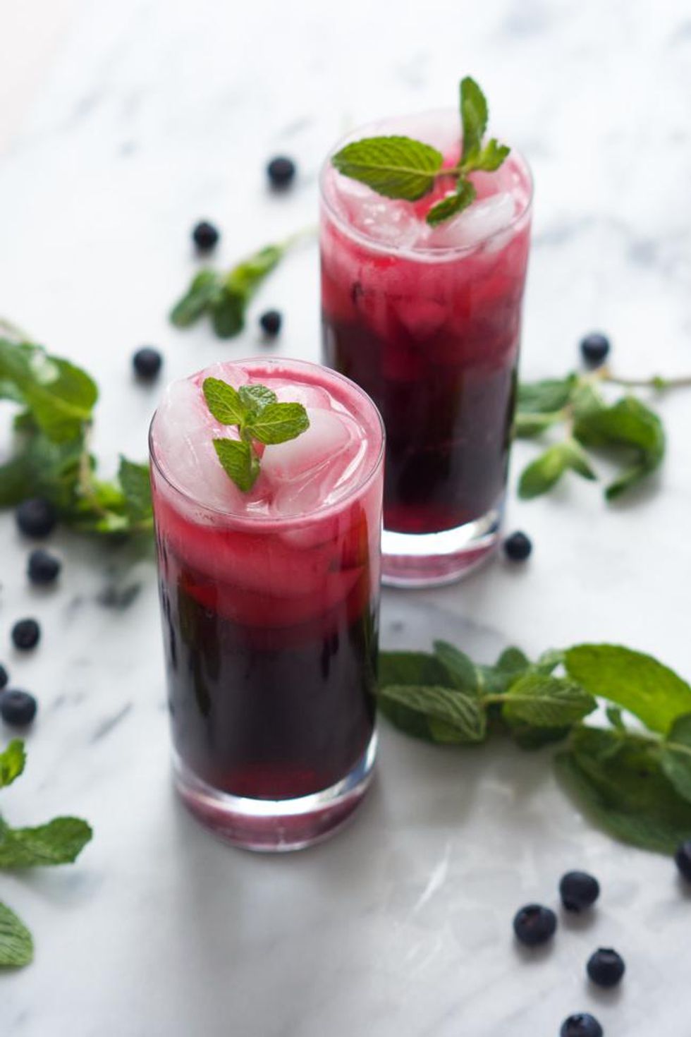 Skinny Sparkling Blueberry Mojito with mint leaves