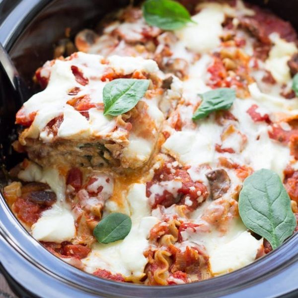 Slow-Cooked Spinach Ricotta Lasagna inside a Crock-pot utensil
