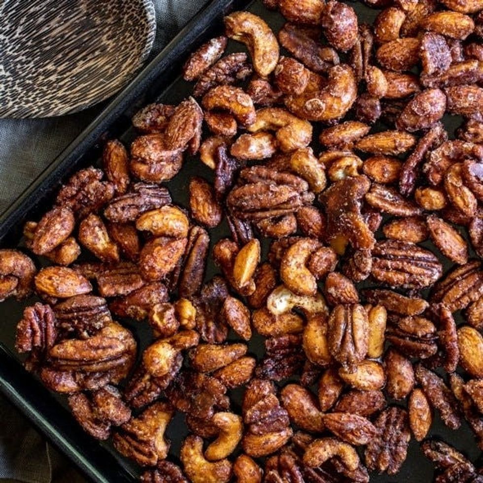 Slow cooker crockpot cinnamon-spiced nuts