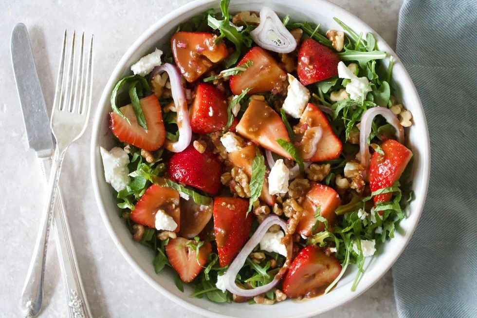 Strawberry Arugula Walnut Salad