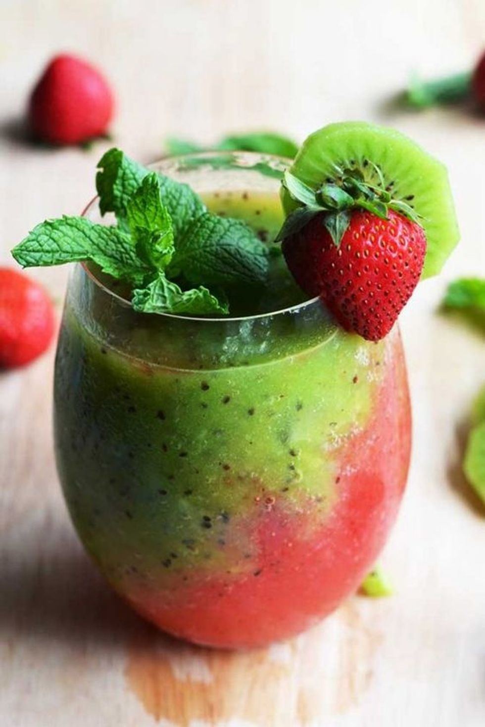strawberry kiwi mojitos with mint