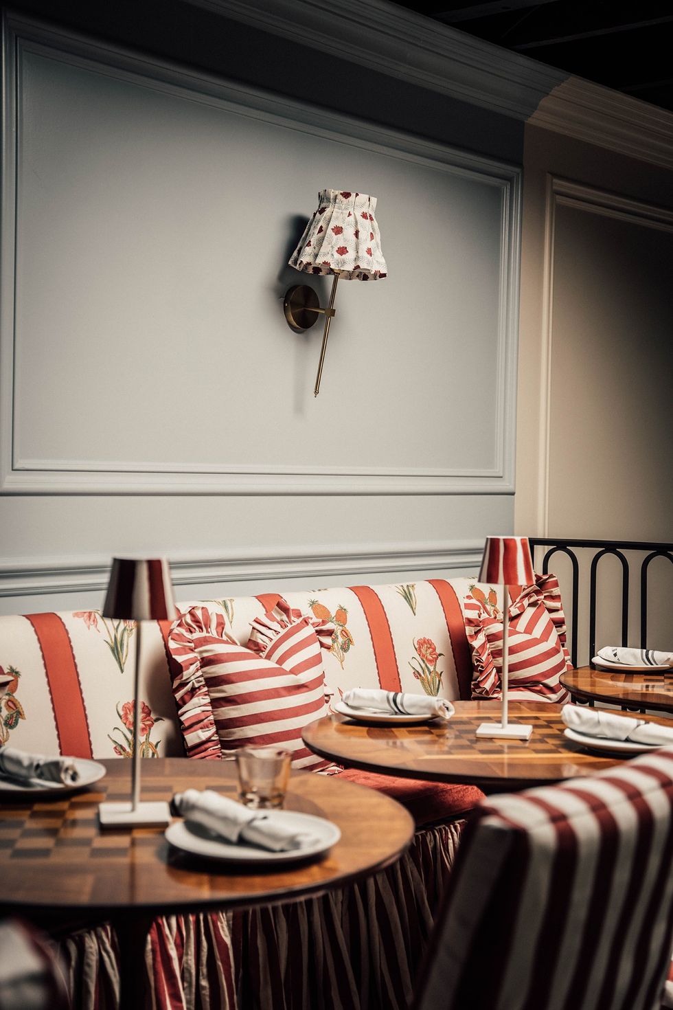 striped kitchen decor