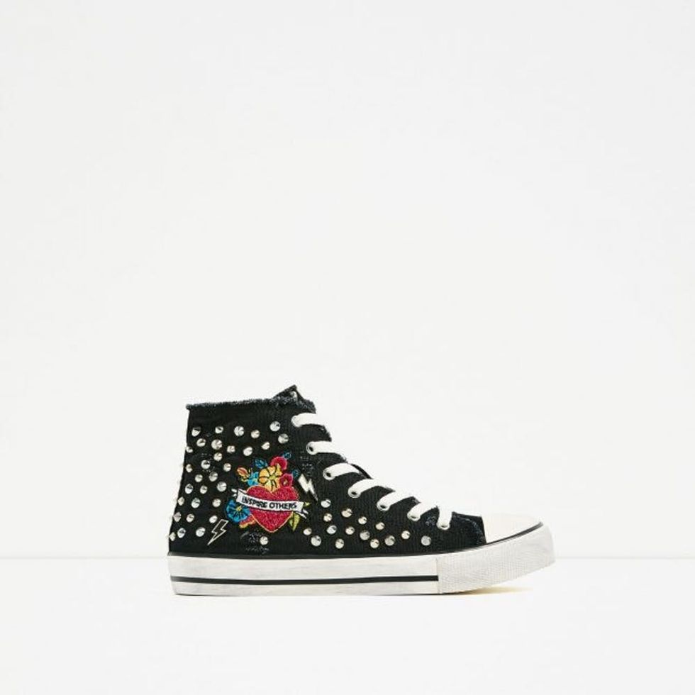 studded-canvas-sneaks