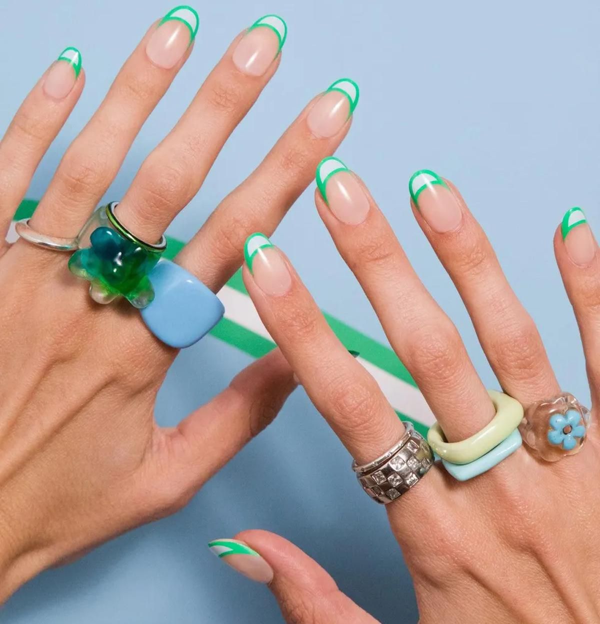 summer nails inspiration neon green empty manicure