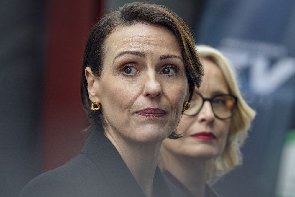 Suranne Jones and Julie Delpy in Hostage on Netflix