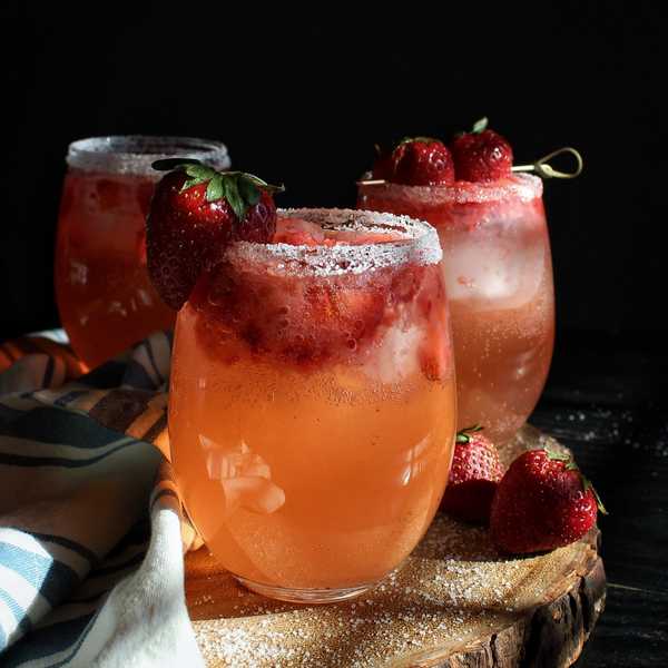 Sweet Strawberry Green Tea Spritzer cocktail recipe