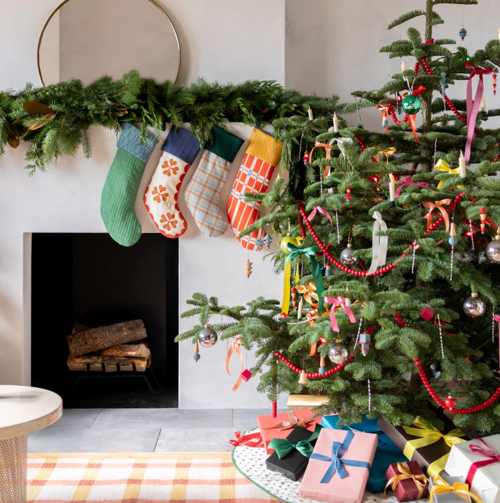 Swiss Scallop Stockings