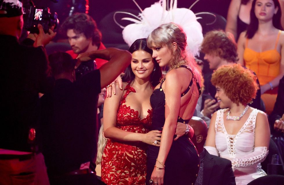taylor swift and selena gomez as the vmas