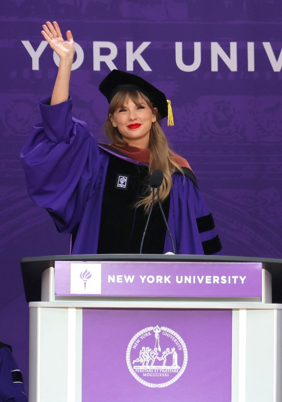 taylor swift at nyu graduation