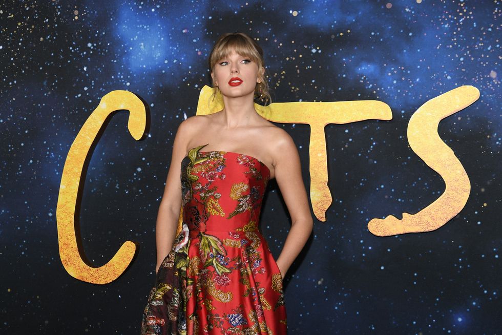 taylor swift at the world premiere of cats the movie