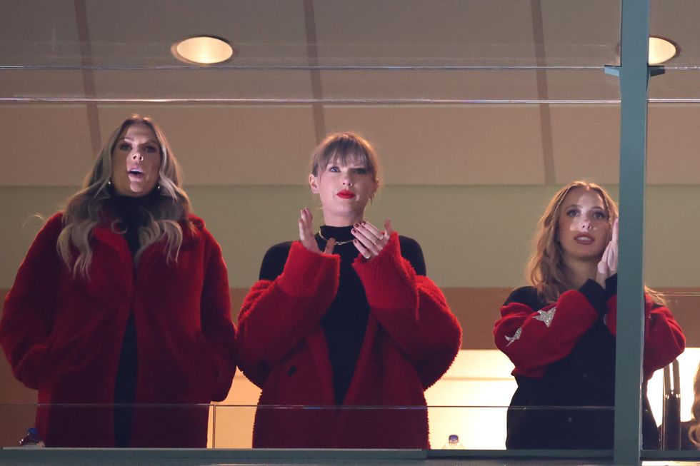 taylor swift chiefs outfits