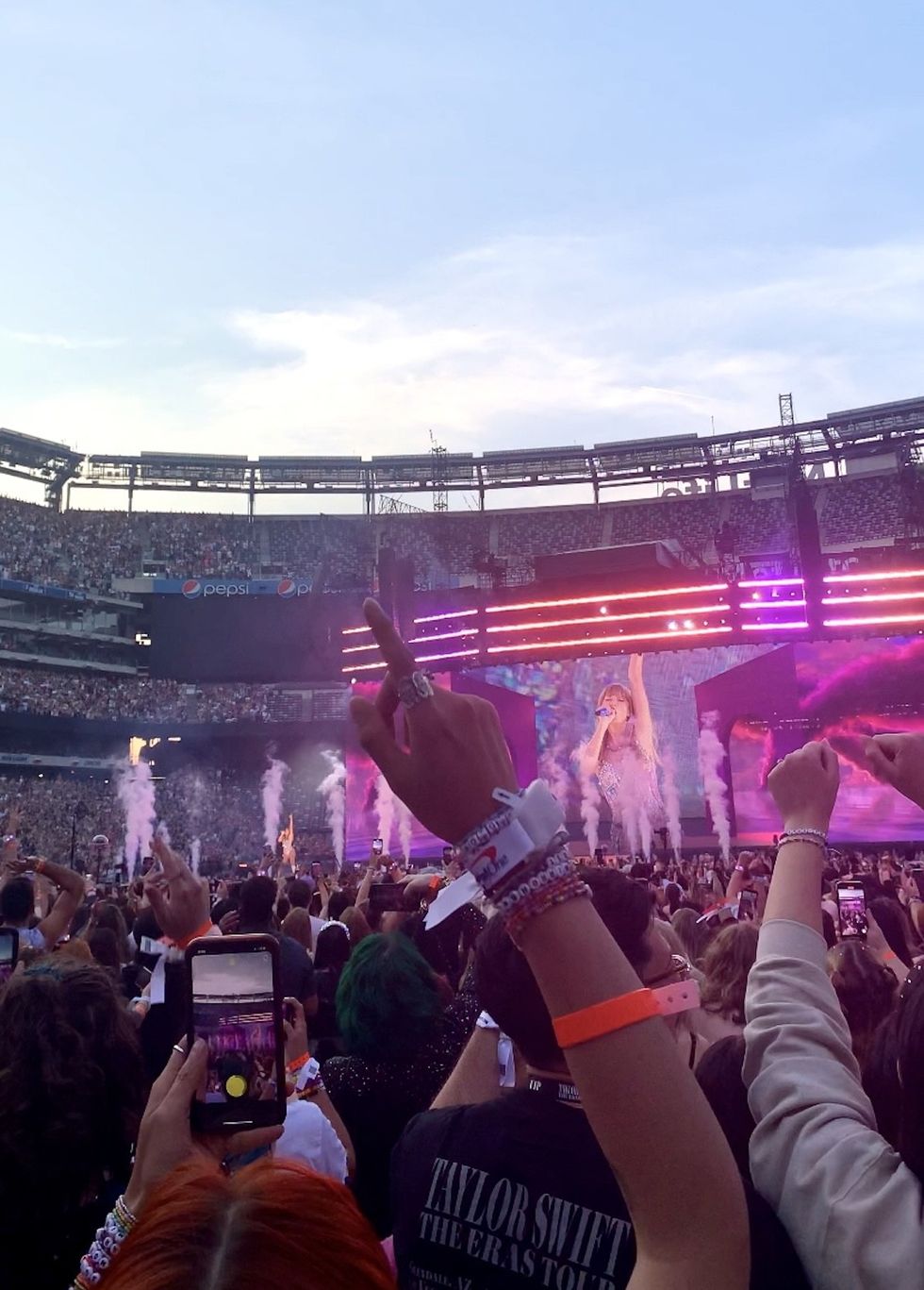 taylor swift eras tour best portable phone charger