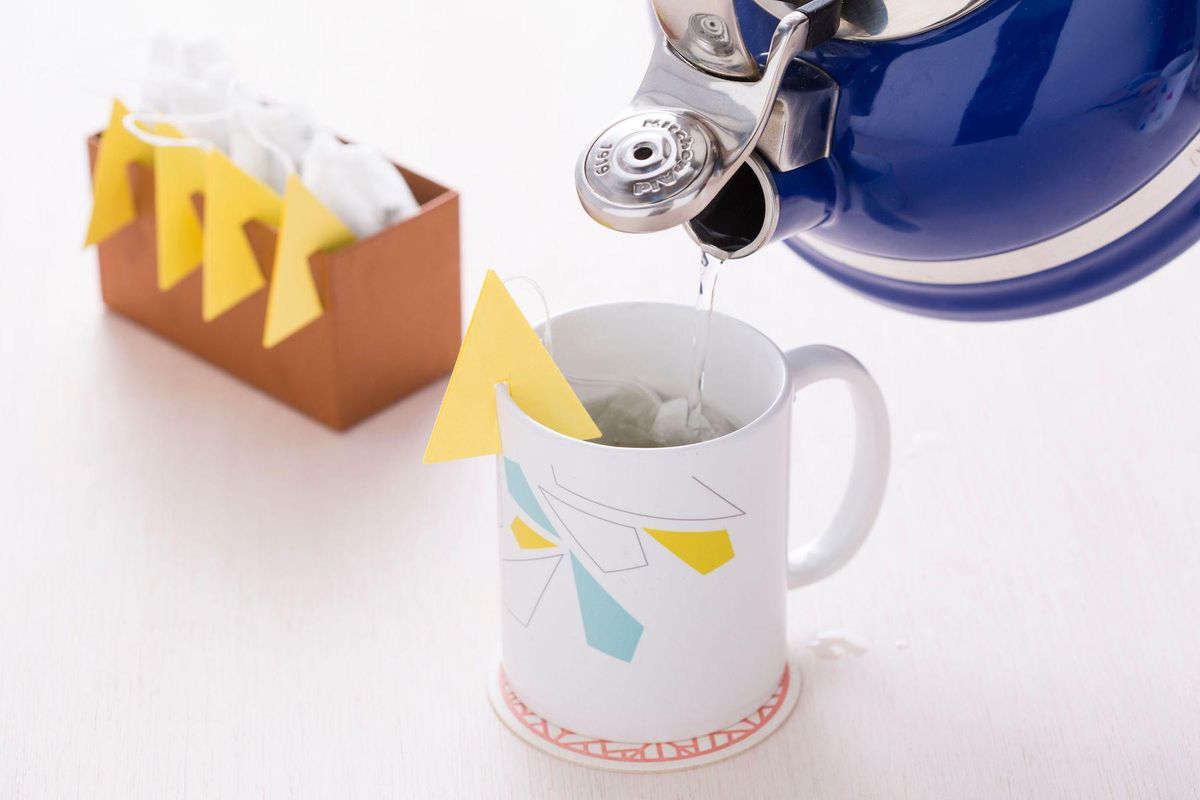 tea poured by kettle