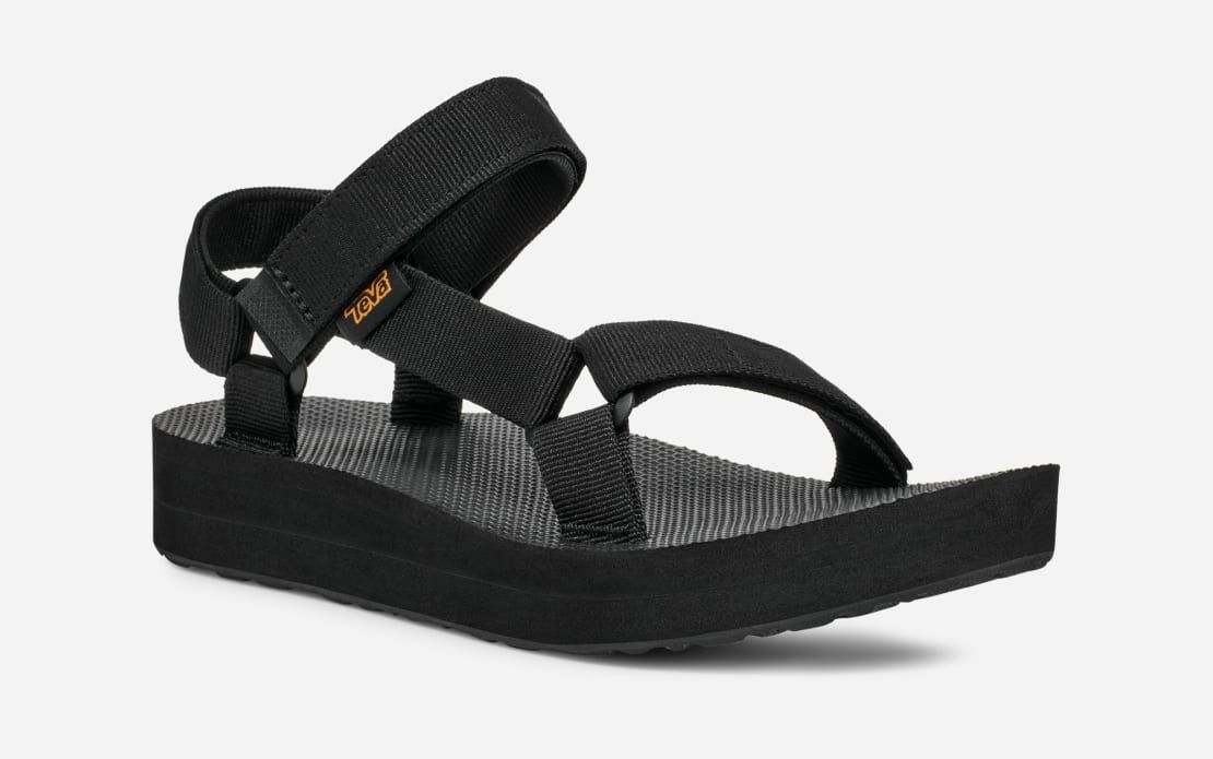The 5 Most Comfortable Walking Sandals For Summer, Ranked - Brit + Co