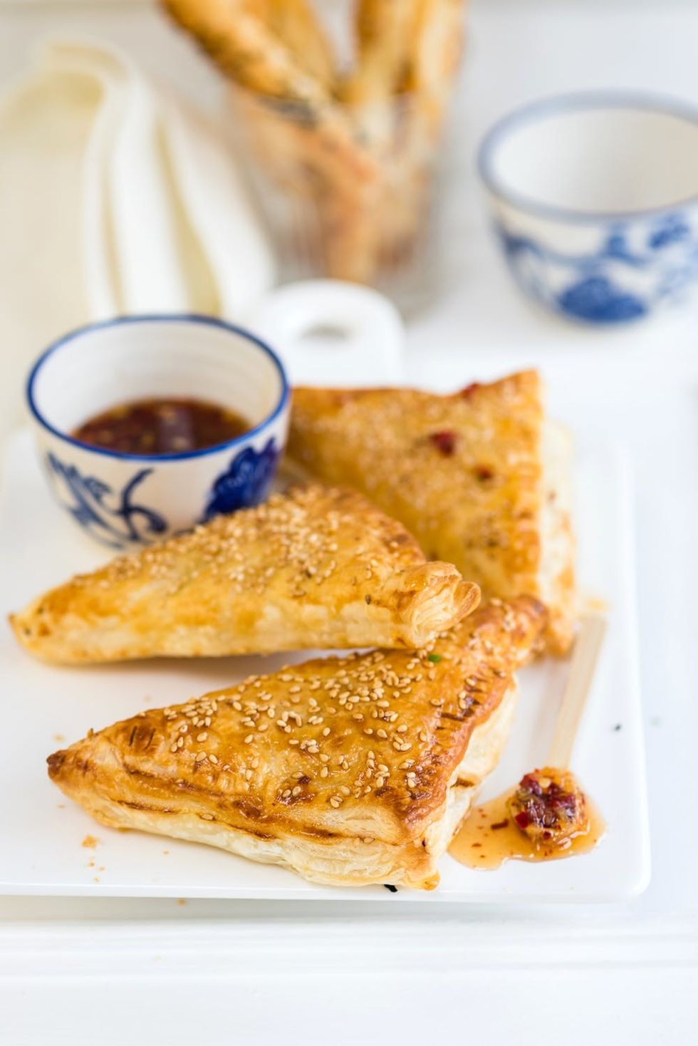 The Oscar for the tastiest app goes to... sesame shrimp puffs with homemade sweet chilli sauce! Make sure to make this quick and delicious recipe to serve at your Oscar party.