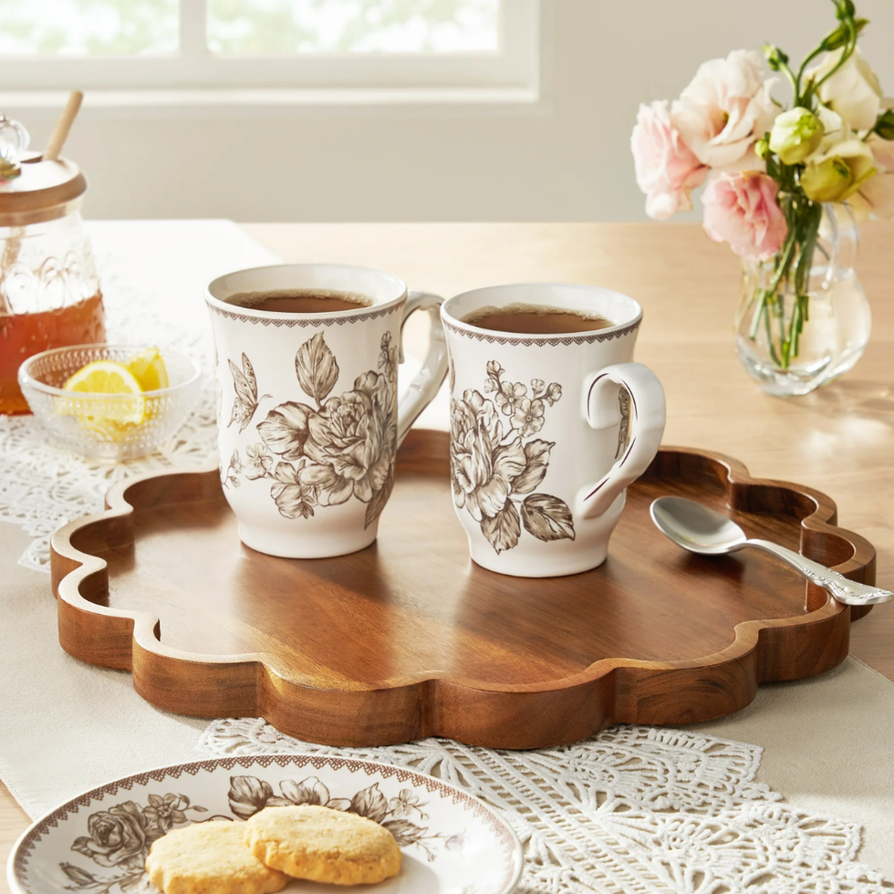 The Pioneer Woman Scallop Wood Serving Board