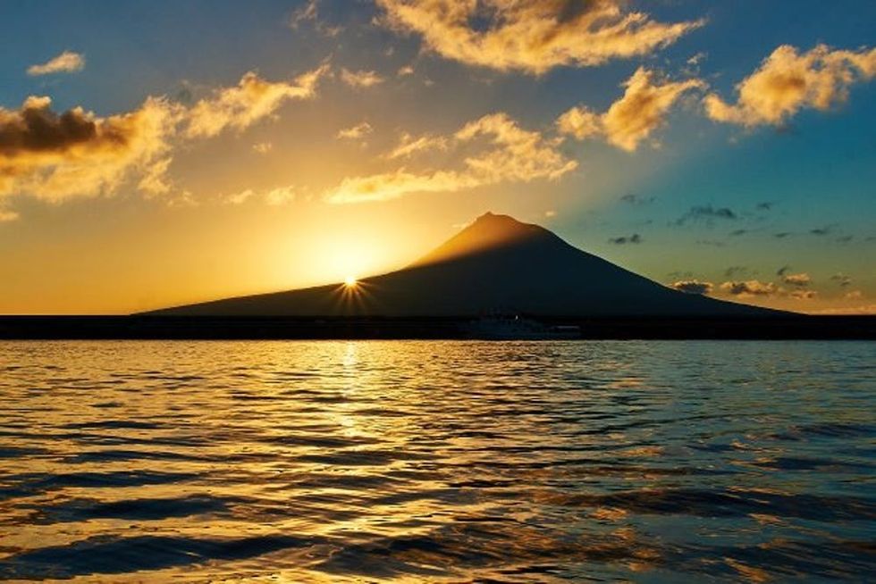 The sun rises over Ponta do Pico