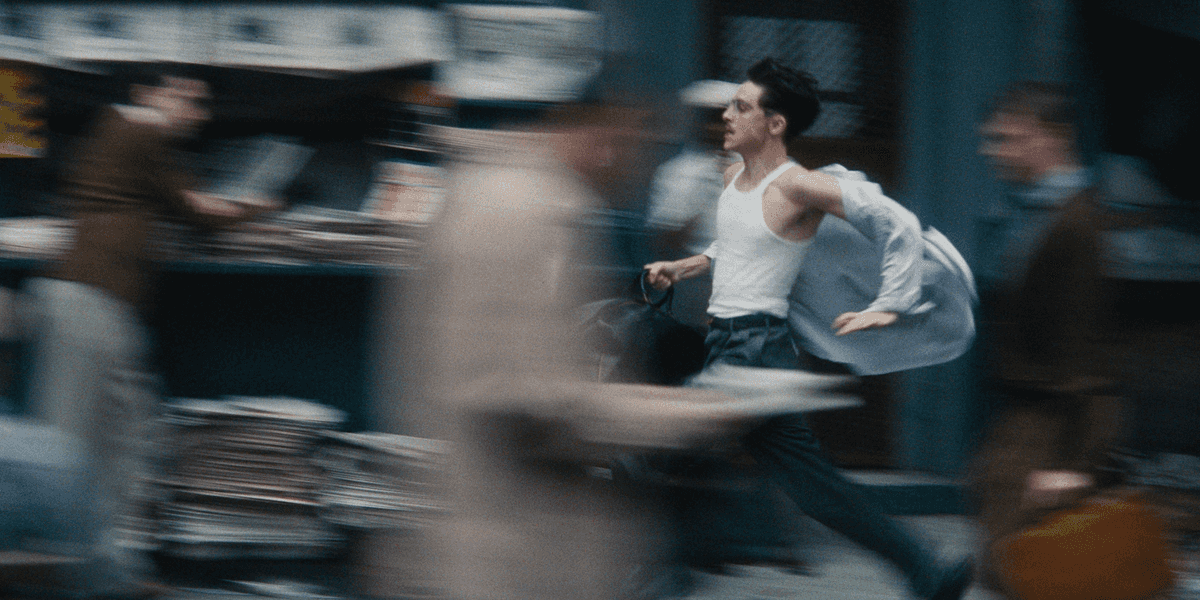 Timoth\u00e9e Chalamet in Marty Supreme