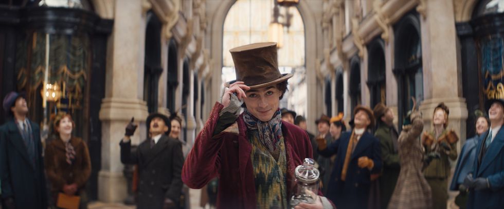 timothee chalamet wonka wearing a top hat
