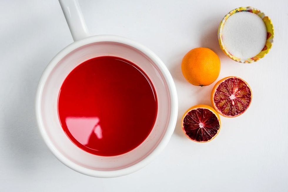 Toast the Oscars with a bubbly blood orange Oscar 89! With homemade blood orange sugar syrup, gin and champagne, it is an Oscar-worthy cocktail!