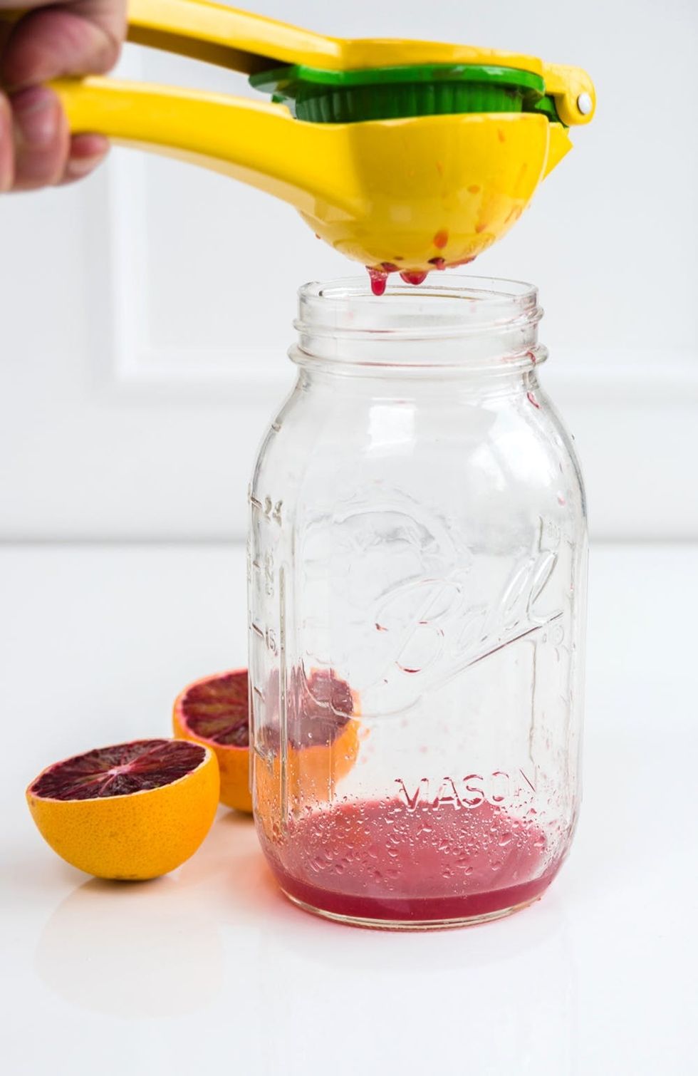 Toast the Oscars with a bubbly blood orange Oscar 89! With homemade blood orange sugar syrup, gin and champagne, it is an Oscar-worthy cocktail!