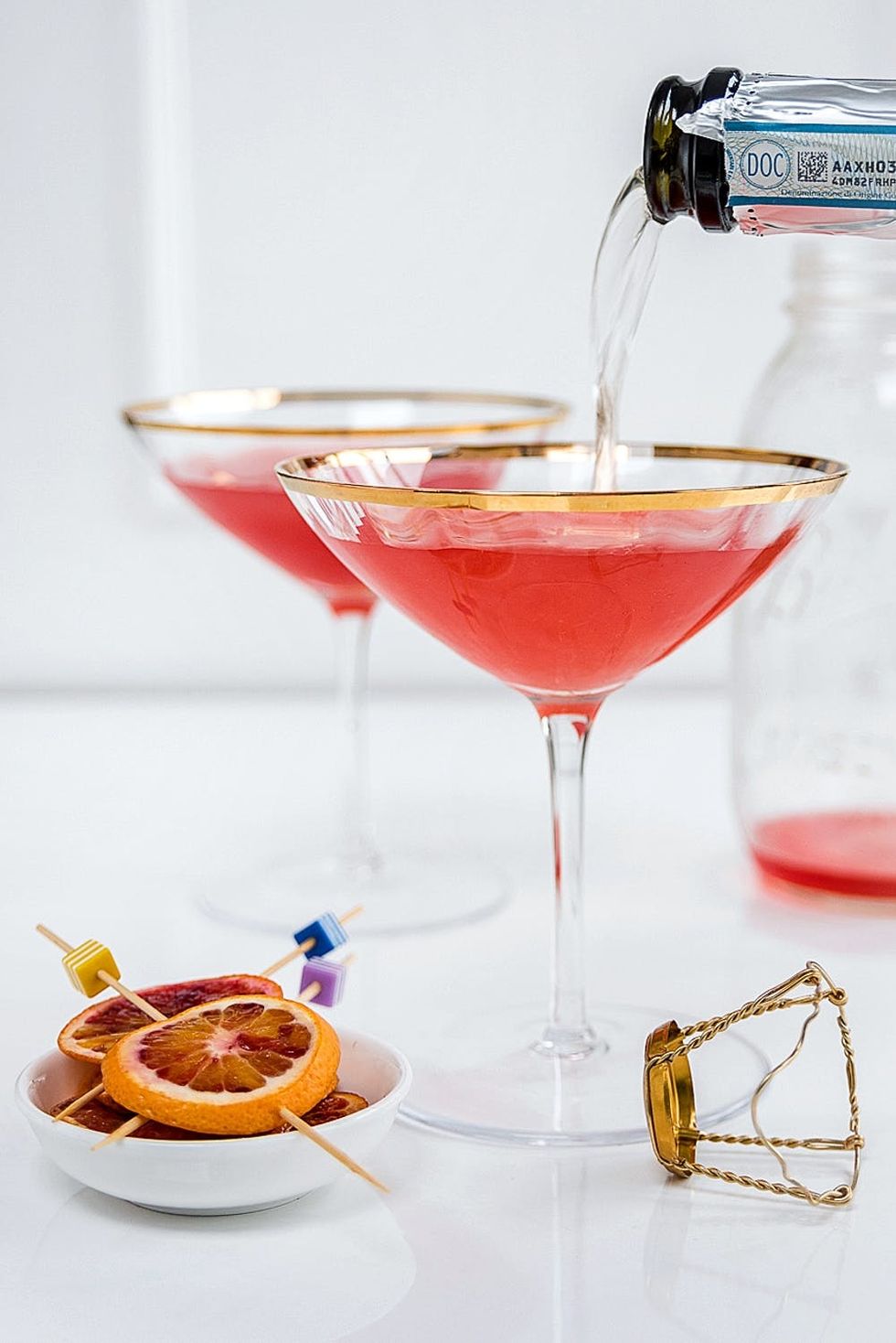 Toast the Oscars with a bubbly blood orange Oscar 89! With homemade blood orange sugar syrup, gin and champagne, it is an Oscar-worthy cocktail!