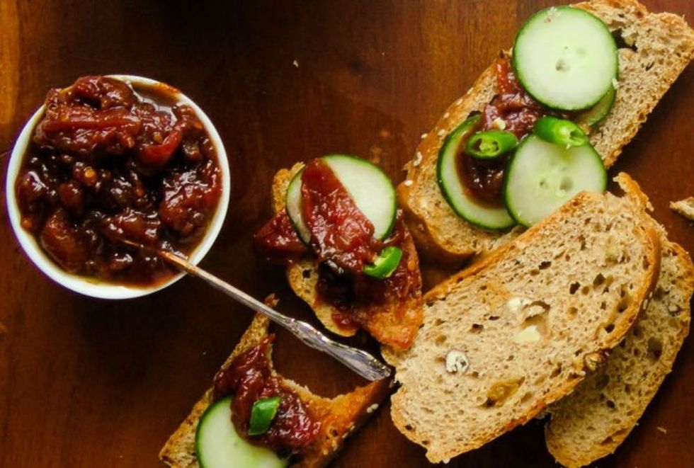 Tomatoes With Dates and Green Chilli Chutney