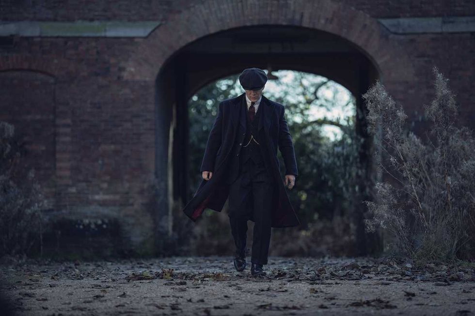 tommy shelby cillian murphy walking with his head down