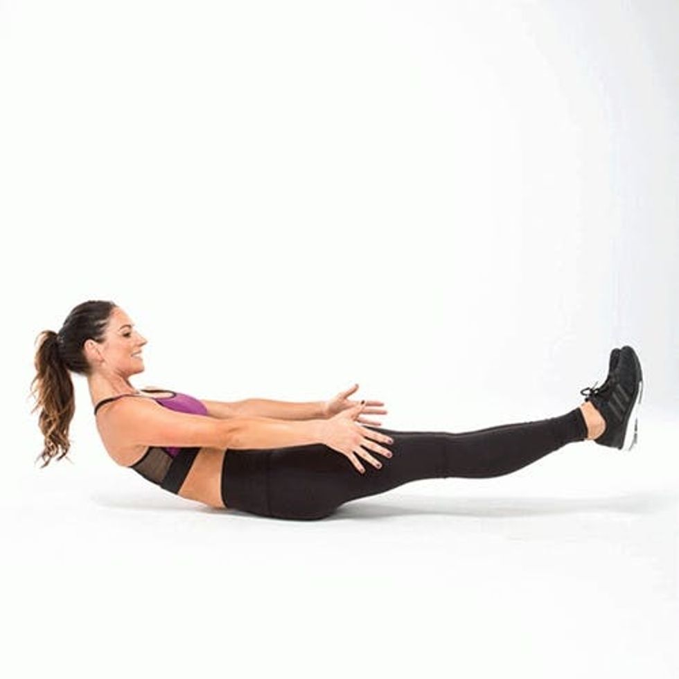 Tone_It_Up_Karena-V-Sit-Crunch