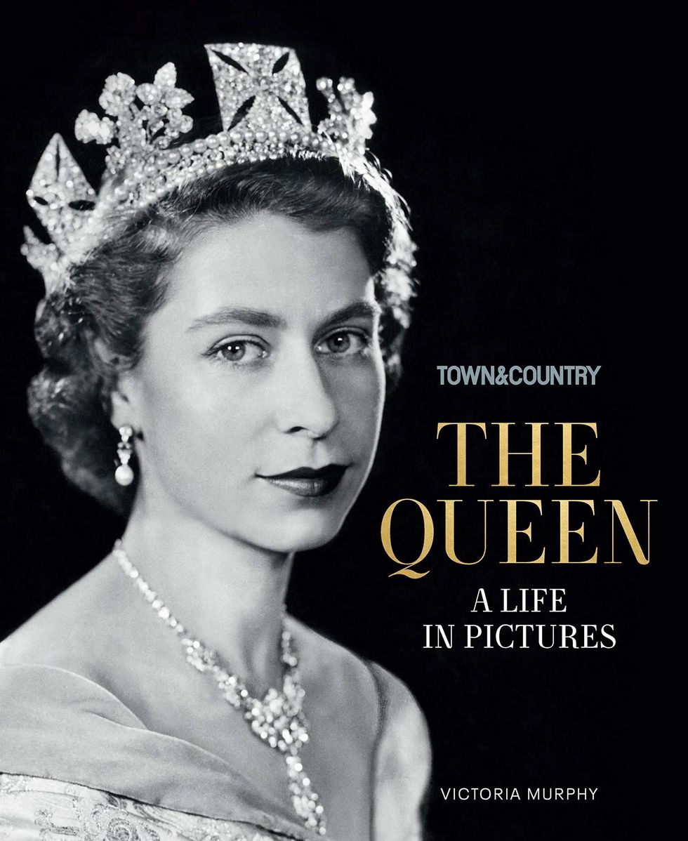 Town & Country: The Queen: A Life in Pictures by Victoria Murphy