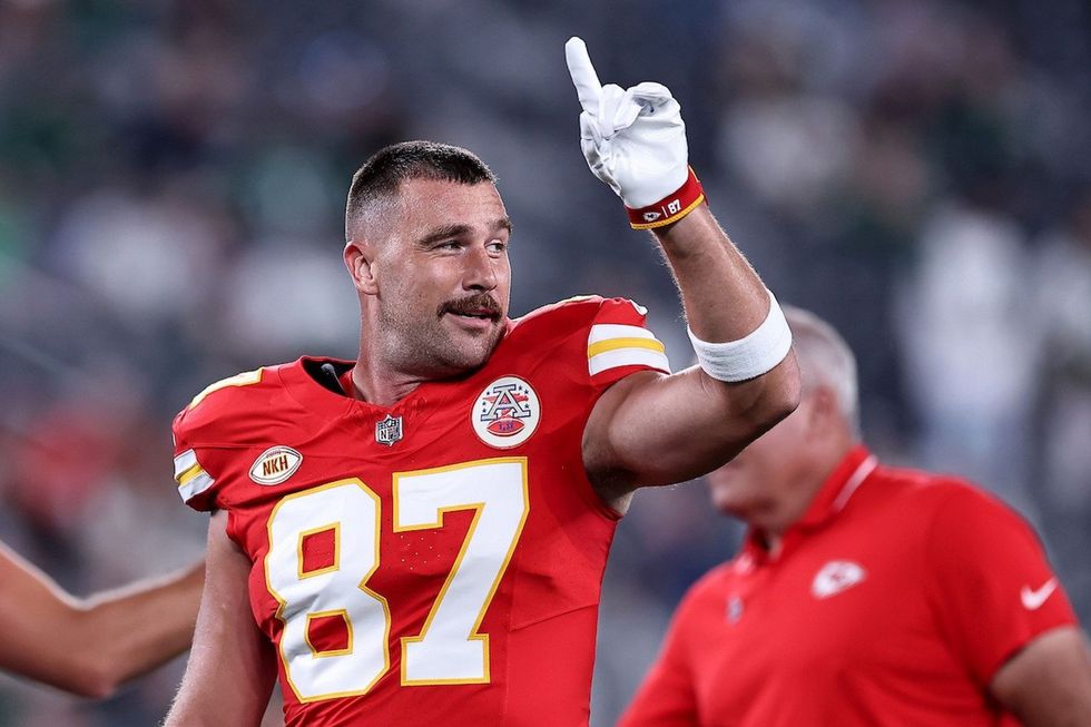 travis kelce playing for the kansas city chiefs