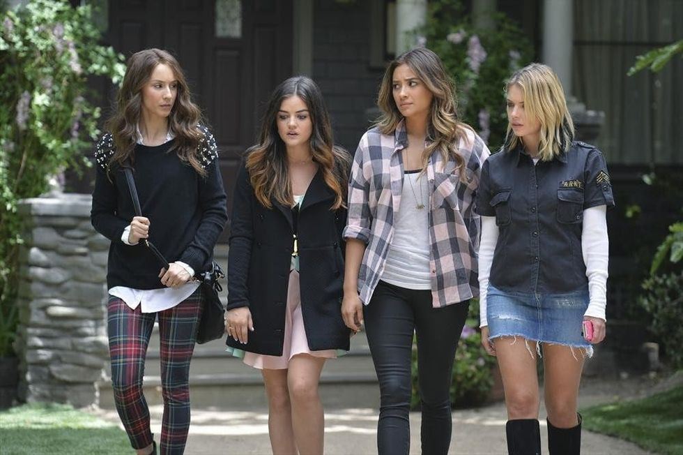 Troian Bellisario, Lucy Hale, Shay Mitchell, Ashley Benson