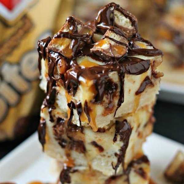 Twix Cheesecake Bars