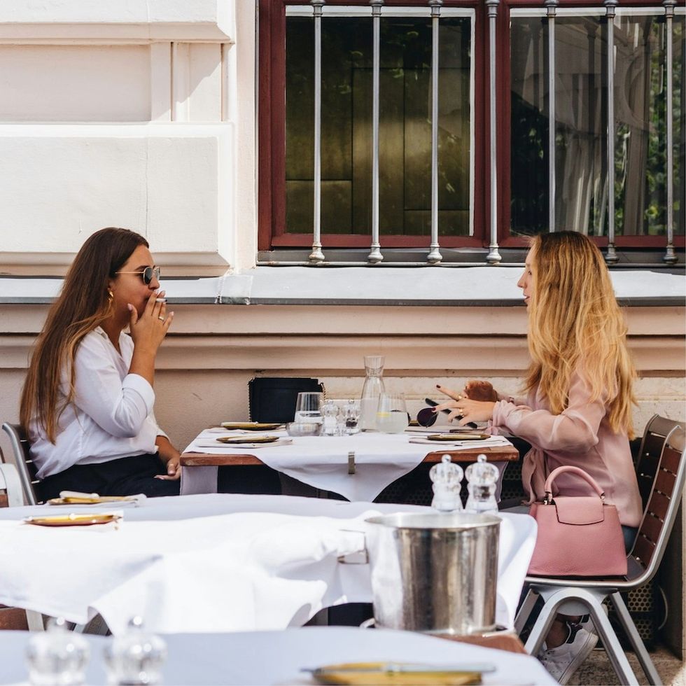 two woemn eating lunch outside together