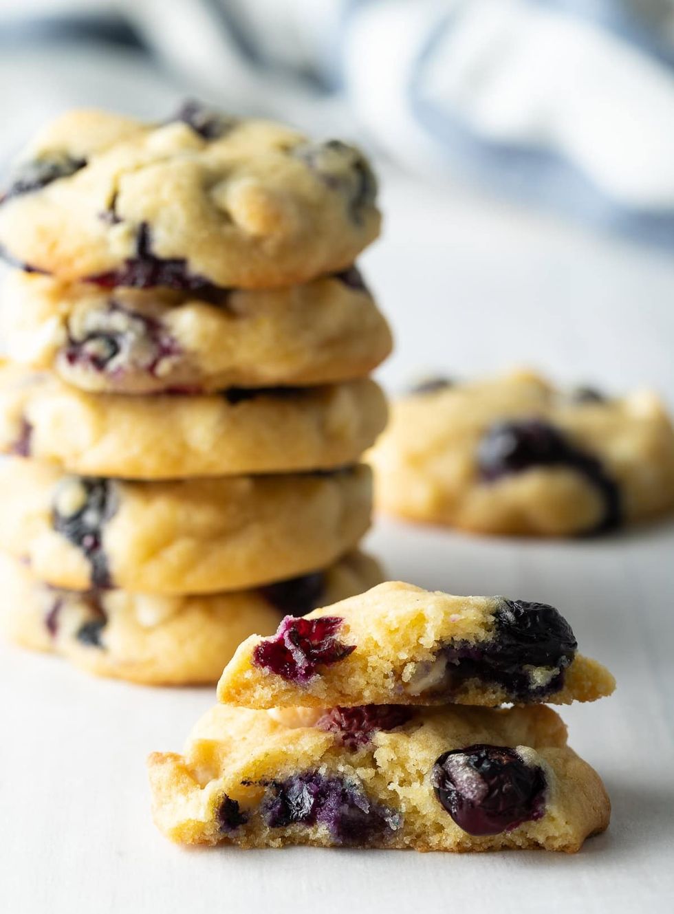 \u200b\u200bBlueberry White Chocolate Chip Cookies