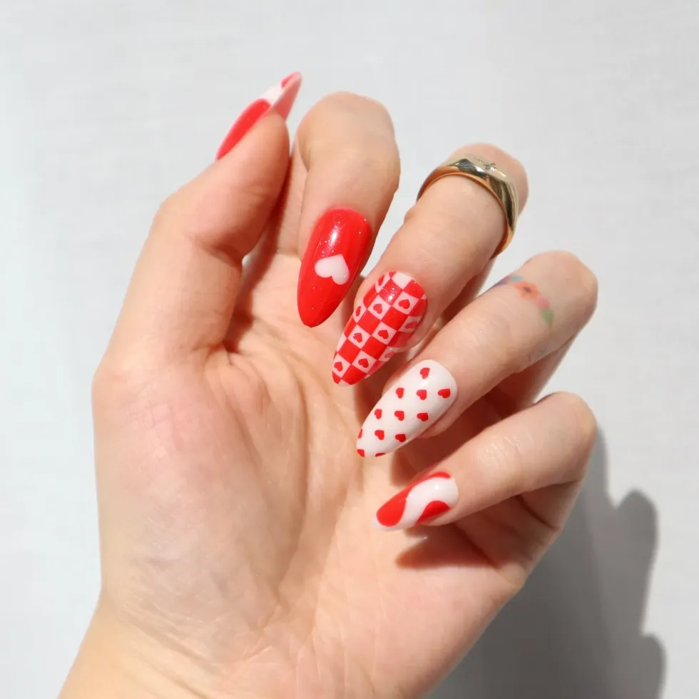 \u200bGlamnetic Love In Motion Nails