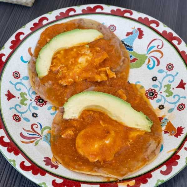 \u200bSpicy Mexican Poached Eggs With Avocado