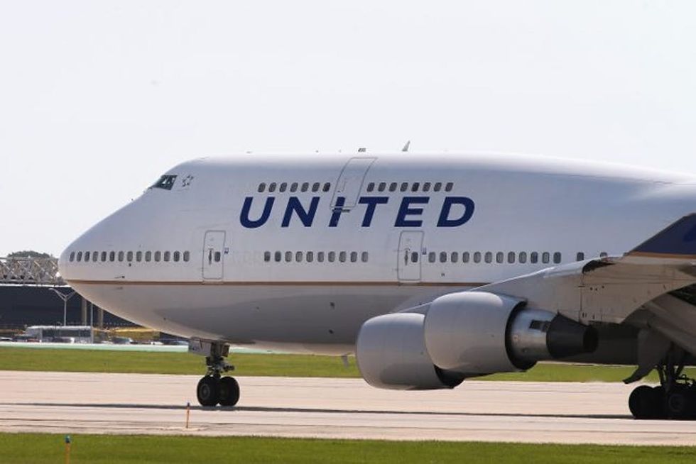 United Airline plane