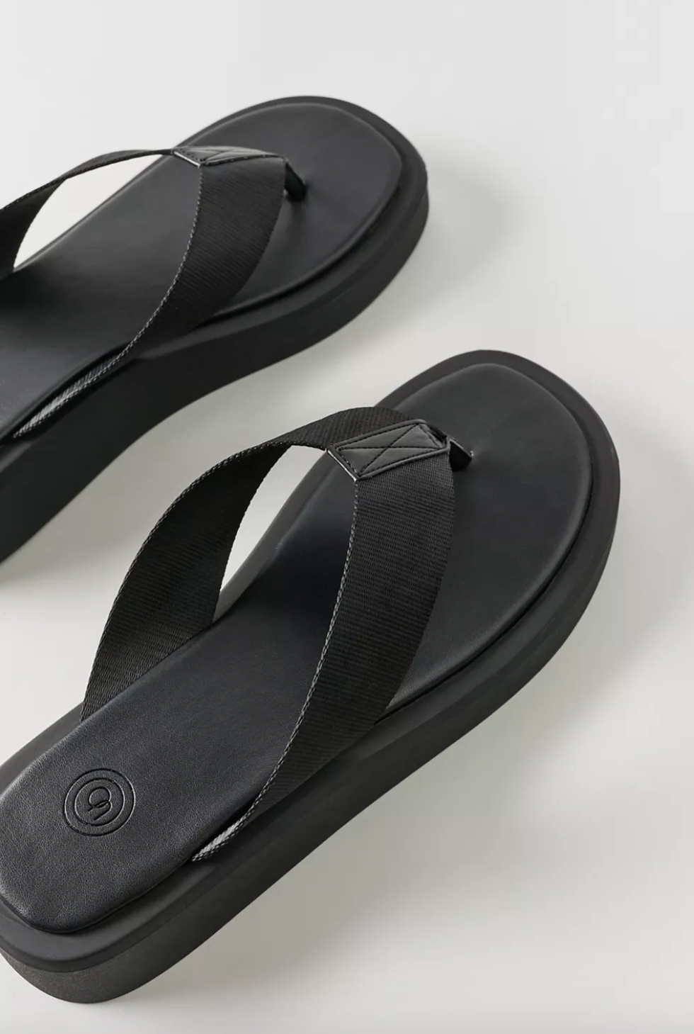 urban outfitter flip flops